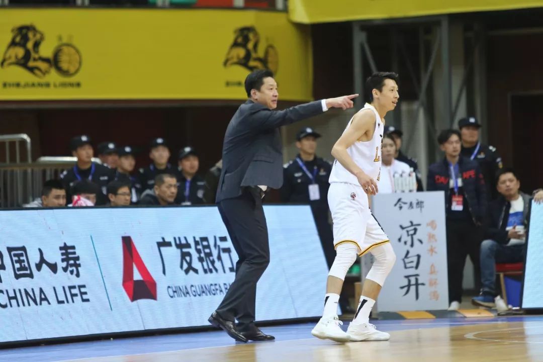 「积分兑换」“黄龙体育课”李春江赵岩昊亲临篮球体验课现场