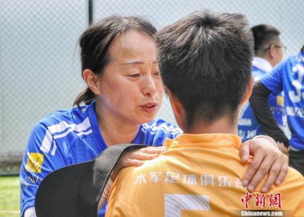 球场野玫瑰,野球场上