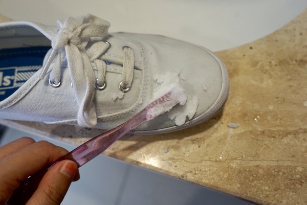 帆布鞋怎么清洗才干净呢,帆布鞋怎样清洗才是正确的