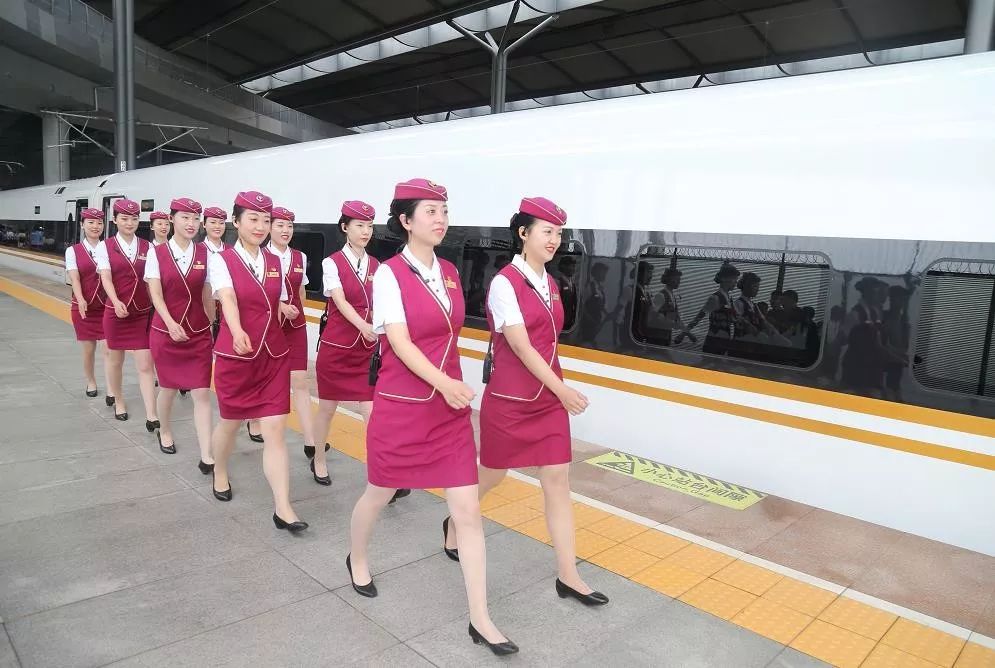 天津首列直达香港高铁到了,看煎饼馃子如何牵手鱼蛋粉