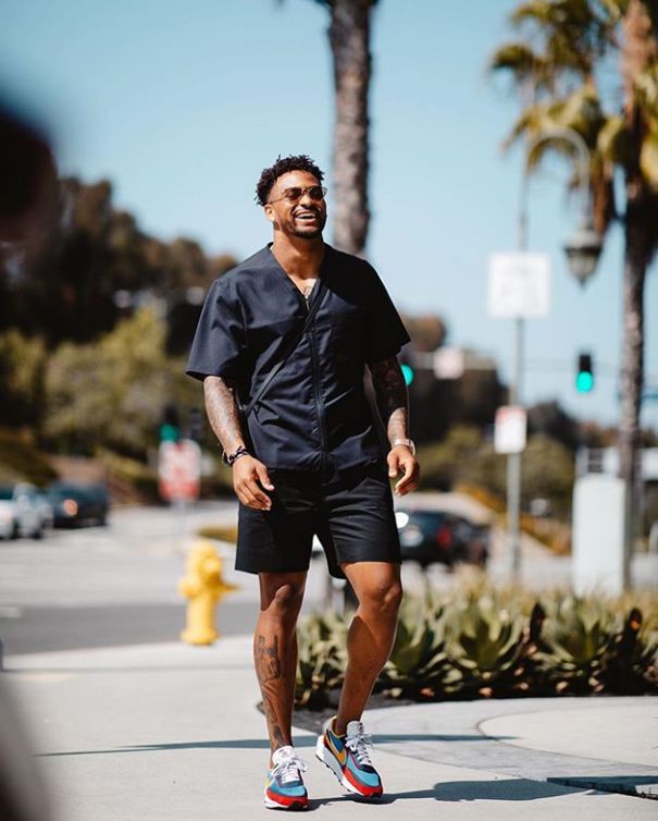 姑娘们，把NBA2K里的鞋拉出来溜溜