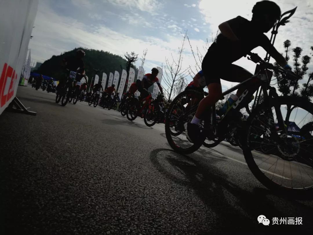 环贵州国际自行车赛安顺,多彩贵州自行车联赛安顺经开区站