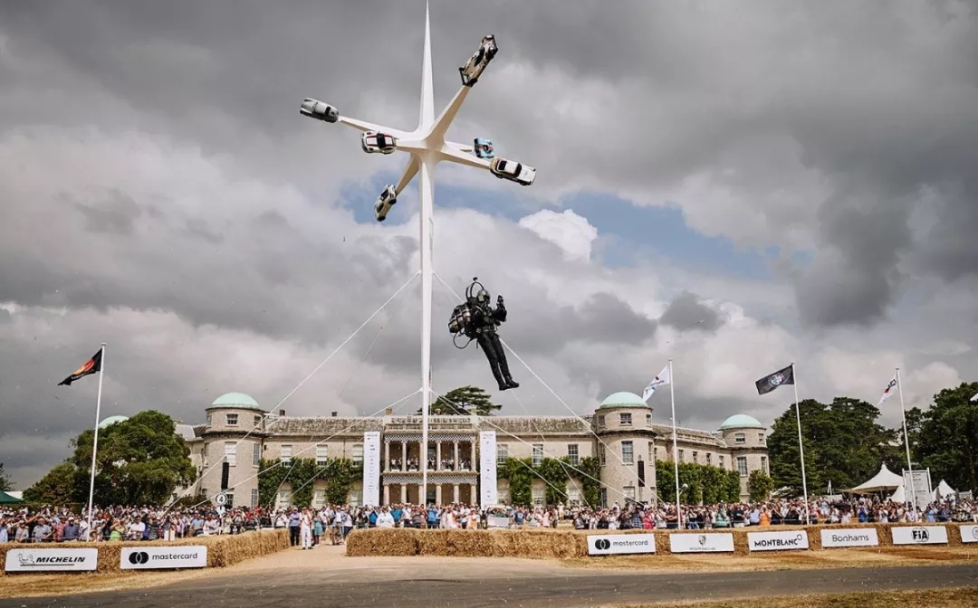 飞行滑板亮相法国阅兵式，未来*用军**可期？