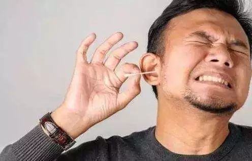 耳朵游泳进水嗡嗡响出不来,游泳耳朵里进水排不出来怎么办