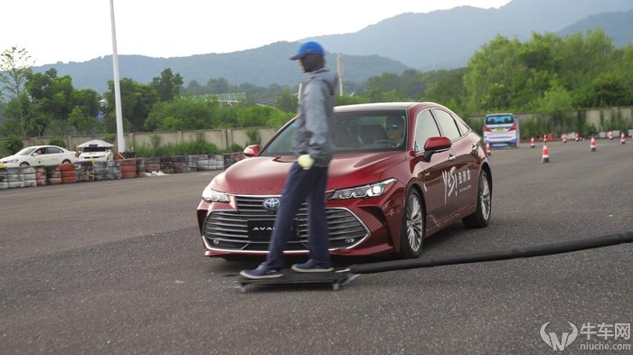 丰田亚洲龙没有电,2021款亚洲龙混动试驾视频