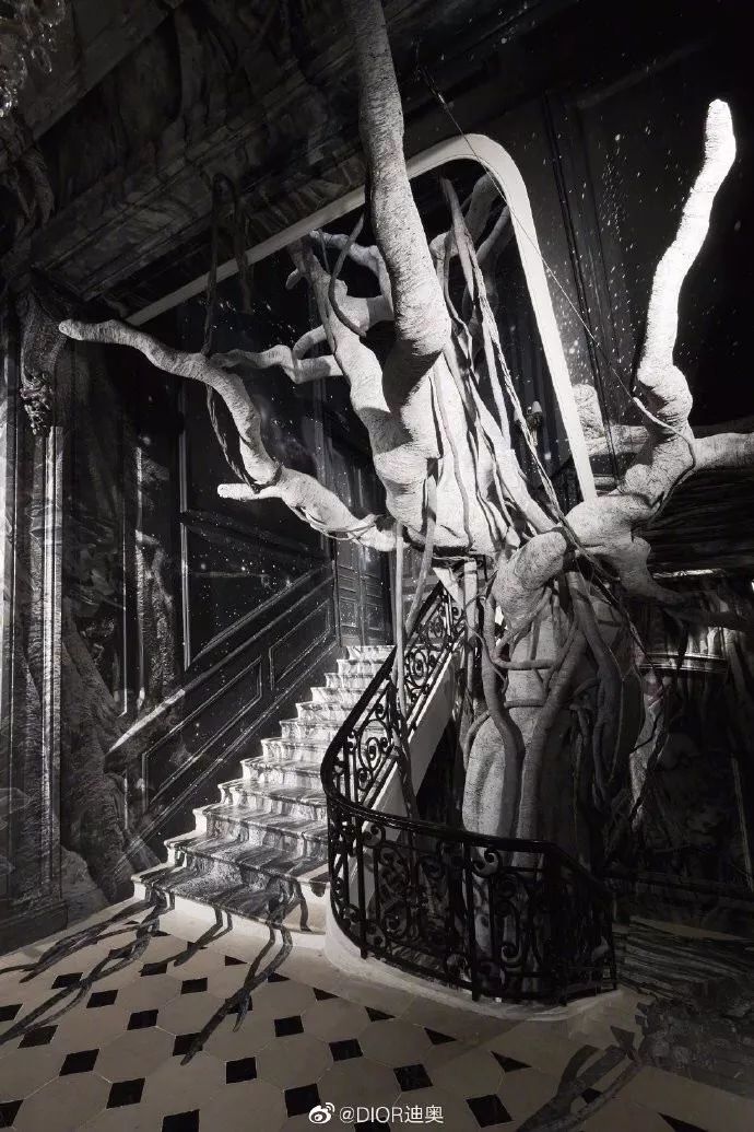 Beauty|CHANEL开挂、DIOR大女人？一线秋季彩妆速递