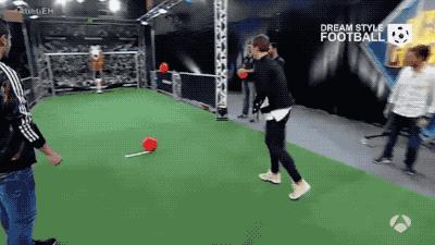 惨！他就一个人，梅西内马尔库里组团打boss遭团灭