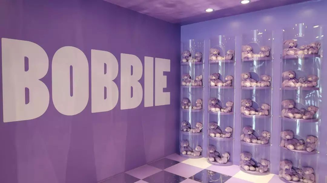 这家商场变酱紫了？风靡全球的薰衣草小熊来袭，带来高颜值打卡空间