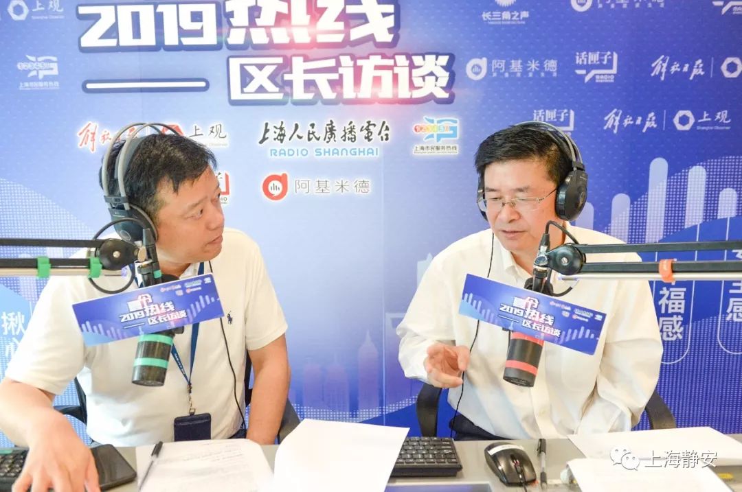 楼下夜宵摊深夜扰民居民泼水怒斥,酒吧噪声扰民城管叔叔开始出击