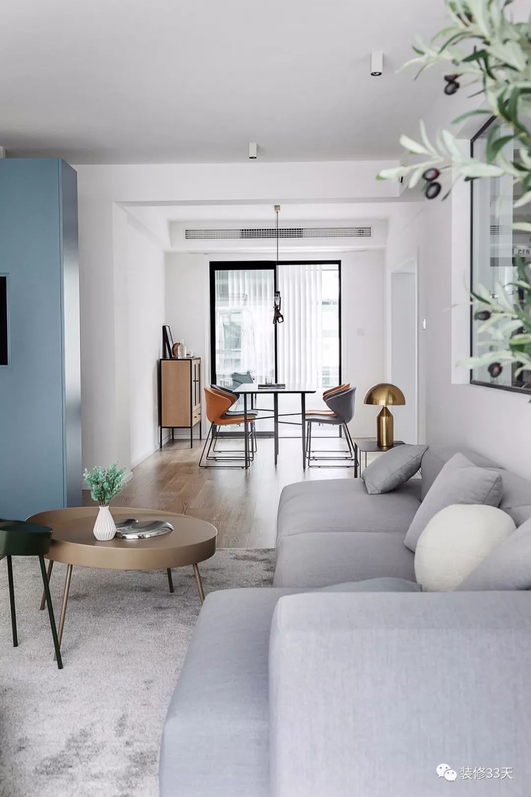 小户型现代简约客厅艺术玻璃窗,附近大玻璃落地窗现代简约风格