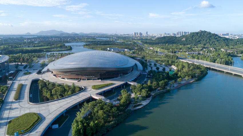 缁嶅叴瀹囧畽涓績闀滄箹,瀹囧畽涓績闀滄箹