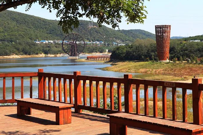 旅行春色棠梨湖公园,旅行大连棠梨湖公园秋叶风景