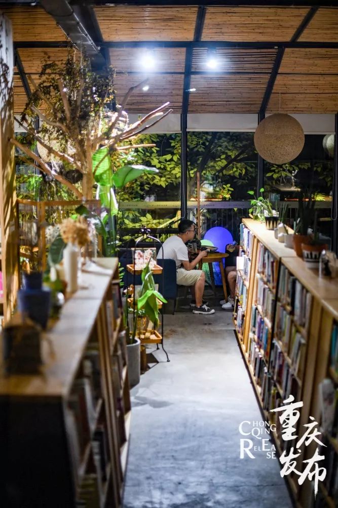 山城重庆夜晚如此宁静而美丽,夜晚的重庆格外迷人