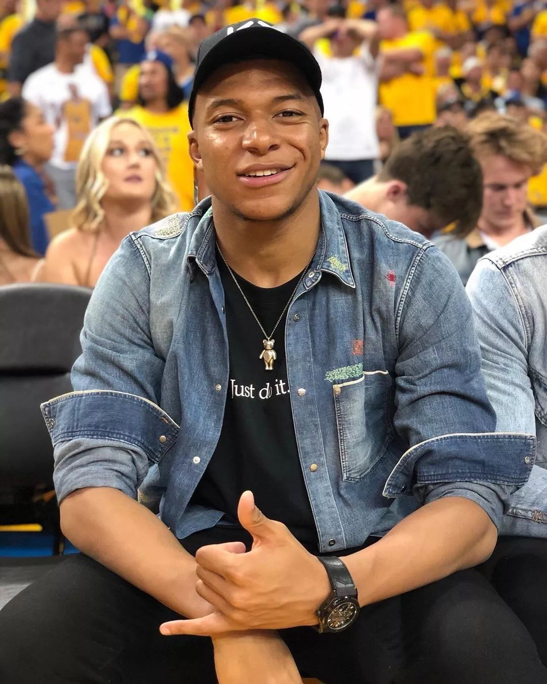 19岁拿世界杯冠军,19岁拿世界杯冠军的球员