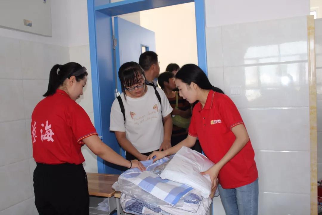 徜徉在美丽的金平湖畔,徜徉在北大校园