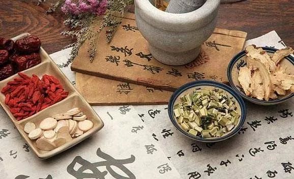 更年期的女人不敢惹，中医中药来“熄火”！快告诉她