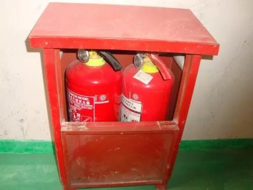 手提式干粉灭火器的使用方法口诀,民用建筑灭火器危险等级记忆口诀