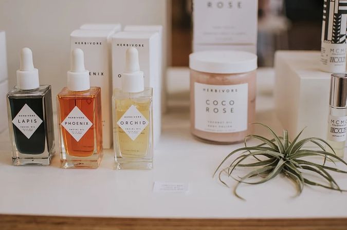 旧毛巾不要扔,旧毛巾别扔剪了放客厅省不少钱