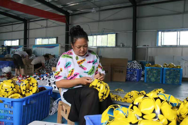 扶贫致富车间,柳林镇扶贫小车间托起群众致富梦