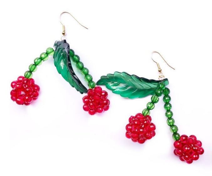 宋茜的衣服为什么这么高,宋茜一身醒目的白色套装