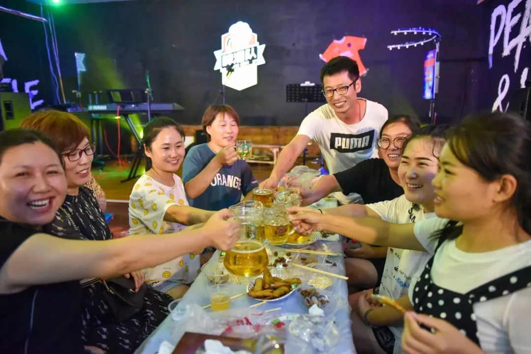 西海岸啤酒城音乐,金沙滩音乐主题酒吧