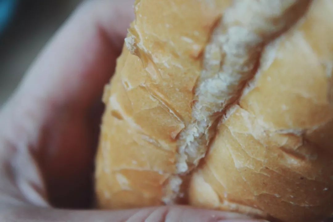 网购越南土特产|炼奶冰咖法包猪肝酱扎肉春卷虾片，一个下午茶全都拥有
