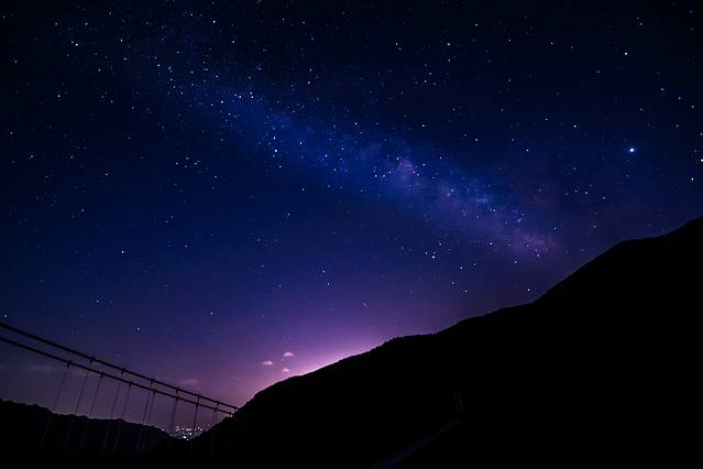 北纬38度仰望星空，每个人都拥有头顶，为什么却看不到星空