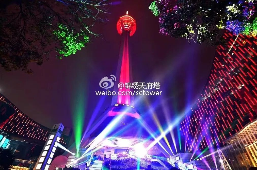 “火”上了央视!没想到夜晚的成都,居然藏了这么多耍法