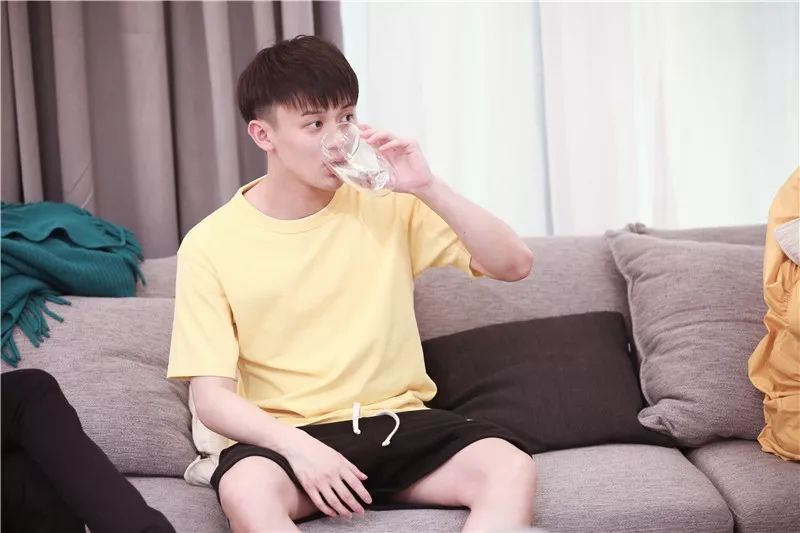 恋梦空间卓逸凡张领领最后约会,恋梦空间张领领和卓逸凡牵手