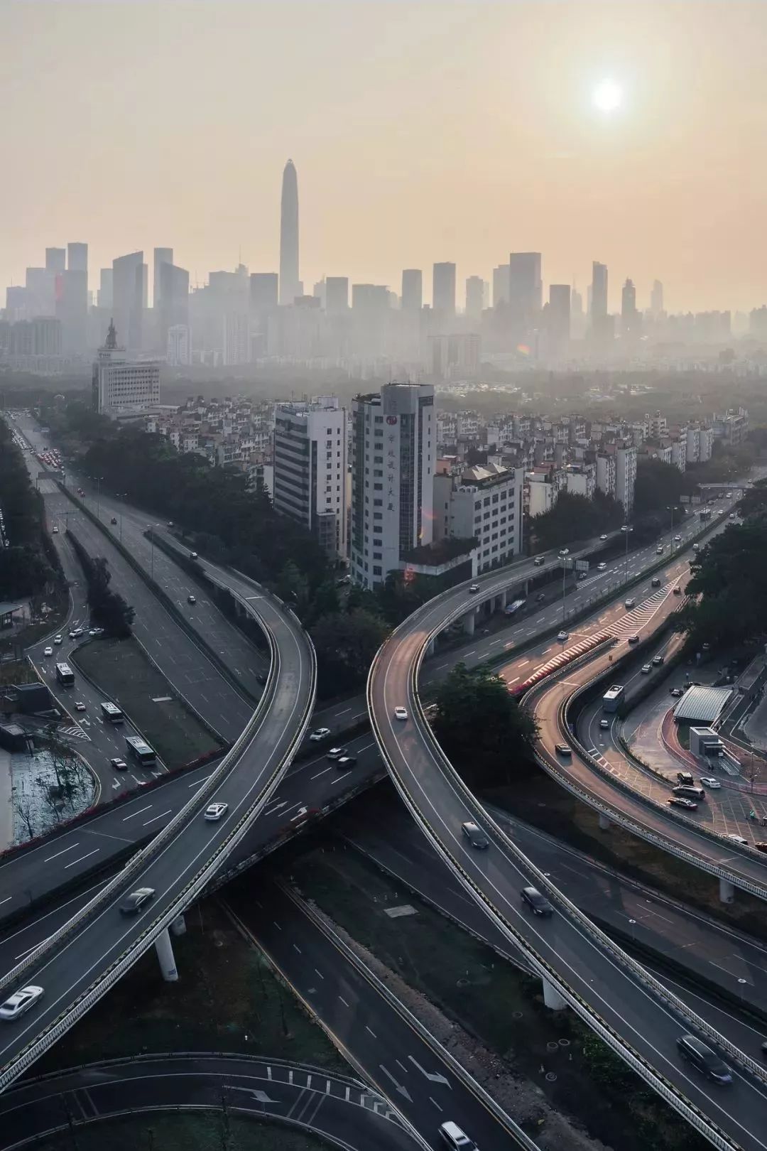 立交桥和高架桥哪个好用,交子立交桥