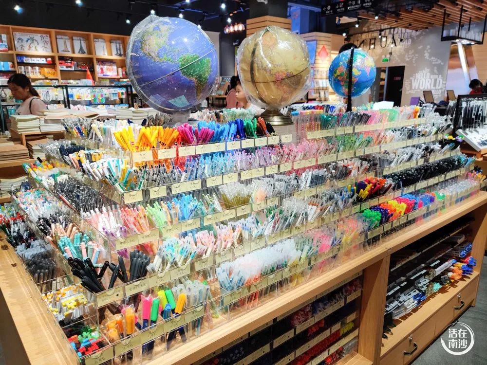 鍗楁矙鏂板崕涔﹀簵,鍗楁矙鍖烘渶澶х殑鏂板崕涔﹀簵