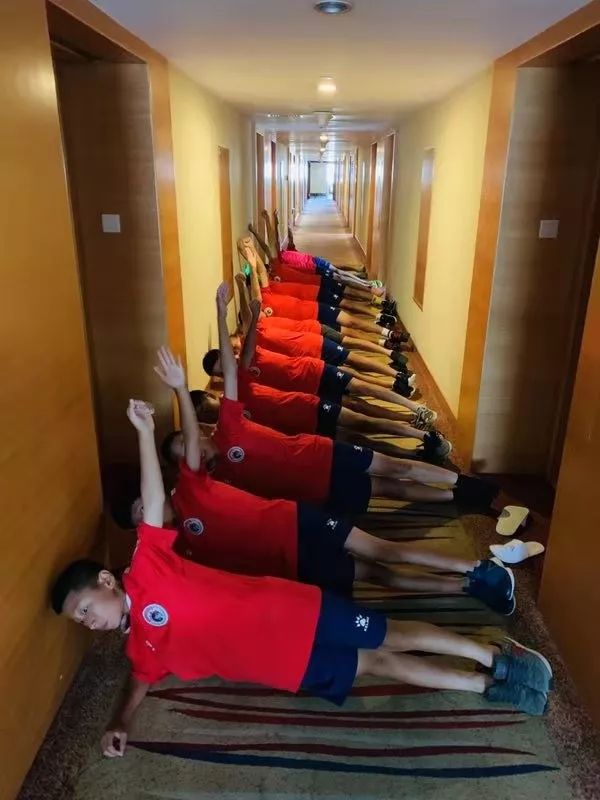 u12青少年足球比赛八人制赛前训练,青训u12梯队