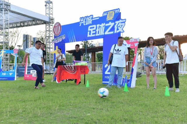 一场狂欢盛会，让成都人记住什么叫做五光十色、安逸好耍的“豆瓣红”