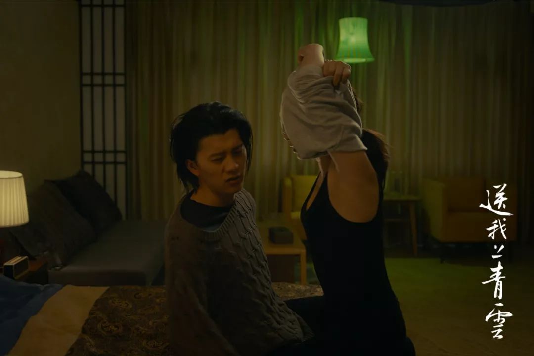 女人主动提起和男朋友住一起,女人主动和男人谈恋爱了