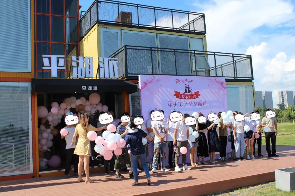 9.9元抢「平湖在线旗下咖啡馆」平湖派黑金卡1张！持卡可享受充300送200，办理当天即可获赠最高价值35元饮品一杯