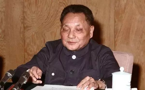 今天他115岁了，*小平邓**人生的40个瞬间