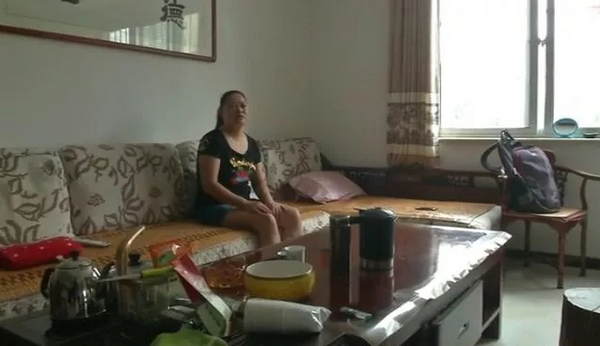 女子听到墙内有异响,女子半夜总是听见敲门声后续