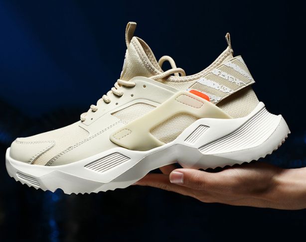 这款鞋！让整条街的回头率都归你！舒服的如同踩棉花！帅到不像实力派