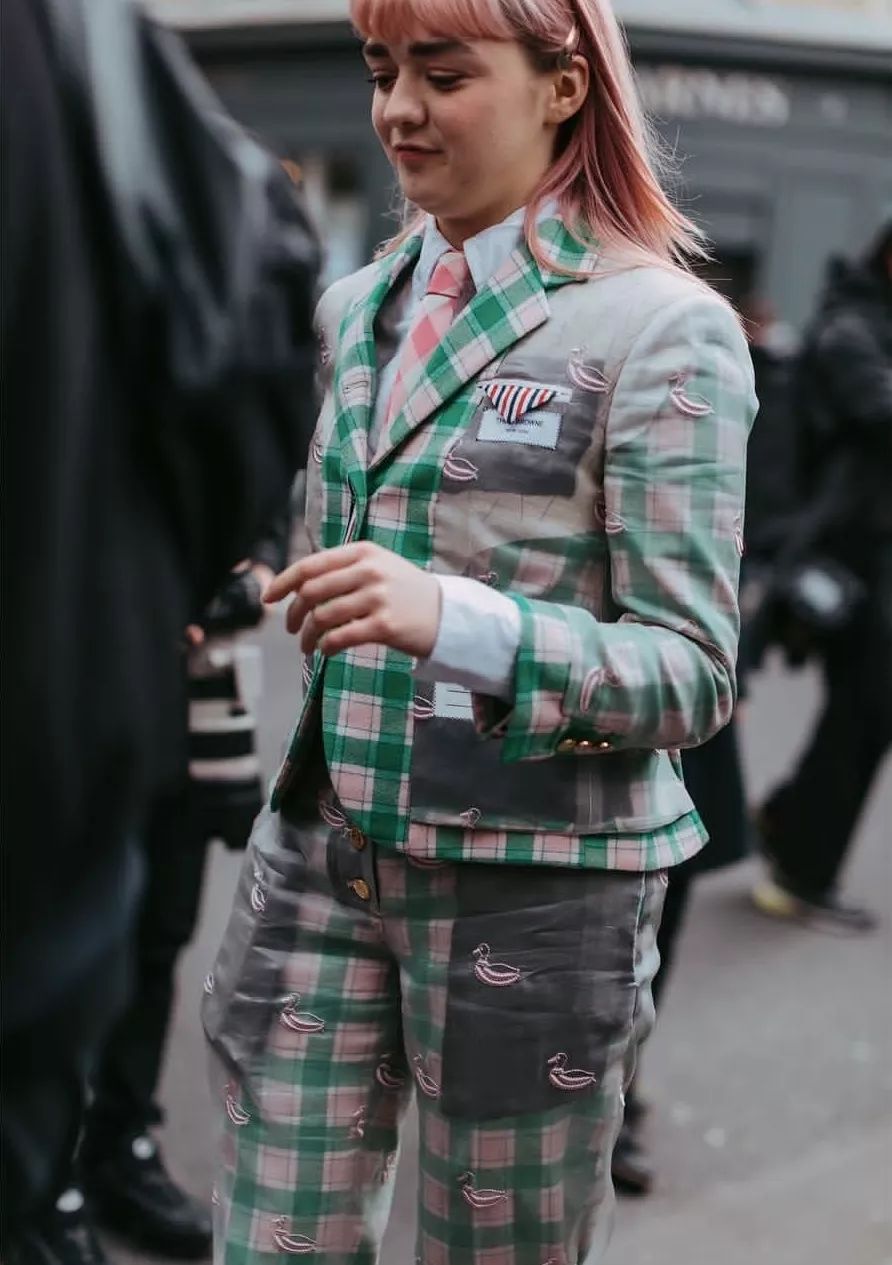 雎晓雯周冬雨吹泡泡,雎晓雯吹泡泡周冬雨