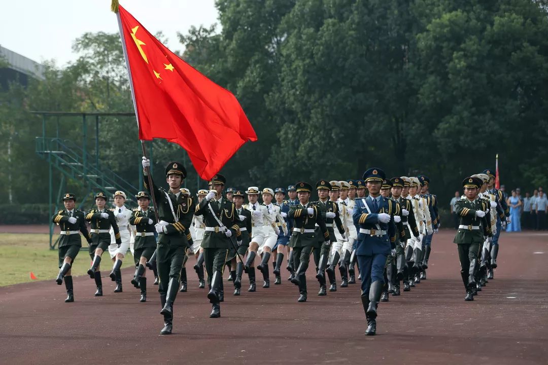 军训攻略让我们一起潇洒的晒黑,军训特辑让我们一起优雅地晒黑