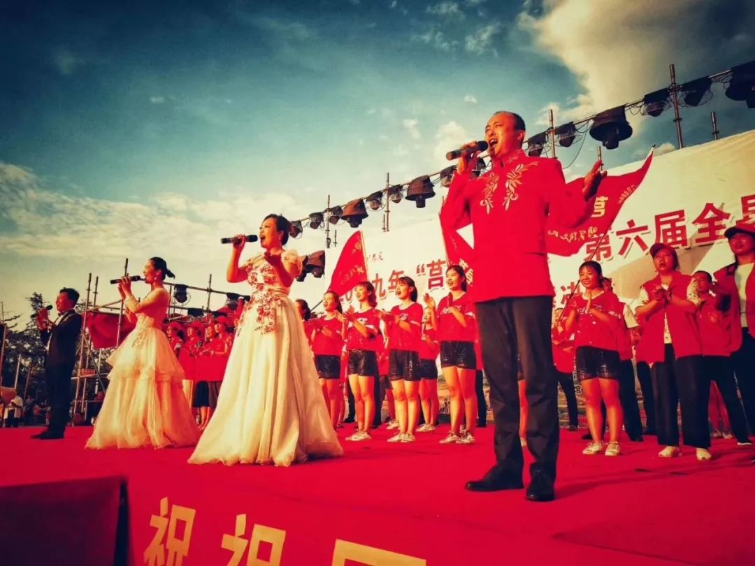 莒县千人同跳一支舞,山东莒县青春快闪