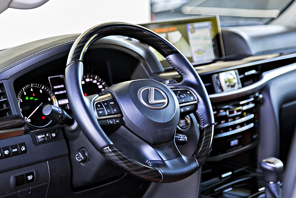 19款雷克萨斯lx570试驾巅峰版,雷克萨斯lx570黑曜巅峰限量版试驾