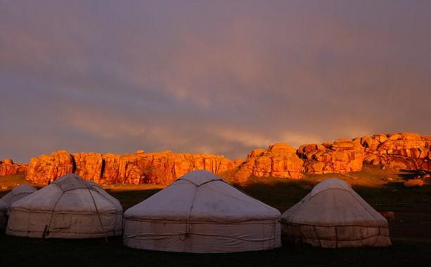 凌晨四点看海还是凌晨四点看日出,凌晨两点看日出和晚上11点