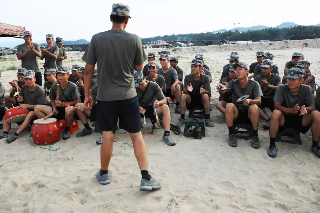 沙滩足球怎么踢,沙滩足球踢头