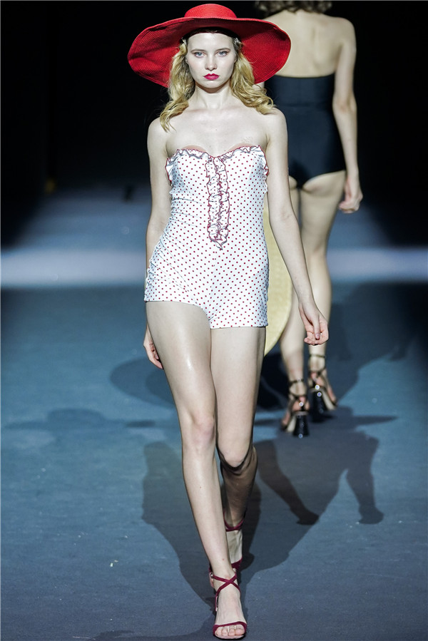 百年经典泳装点亮水立方,jantzen羊毛泳衣