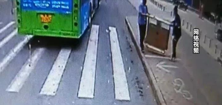 安阳网红公交司机,公交车司机抖音视频搞笑