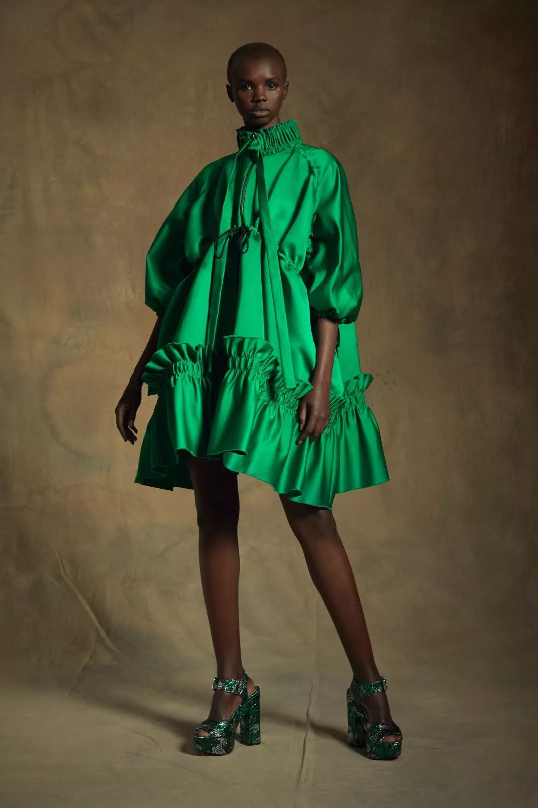 秋冬黑红裙子大码胖mm显瘦遮肉,今年最火的裙子显瘦遮肉