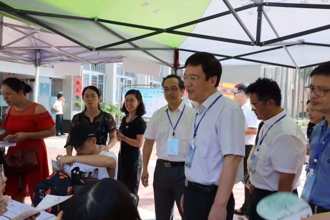 一中新生报到,新生报到迎新生