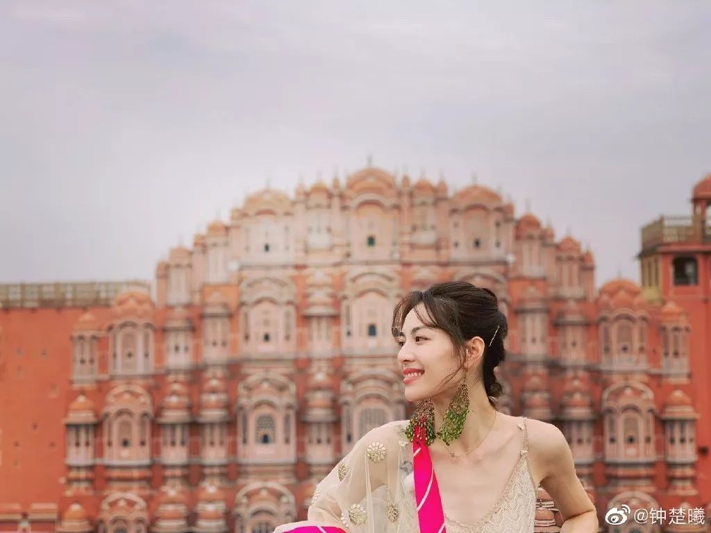 四款专属秋冬的慵懒发型,秋冬新款慵懒风宽松温柔