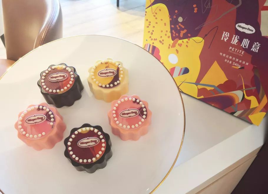 中秋夜“昊月馆”吃月饼冰淇淋，与“国民弟弟”刘昊然浪漫邂逅